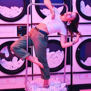 Rain drop💦 CROP TOP! White front twist top